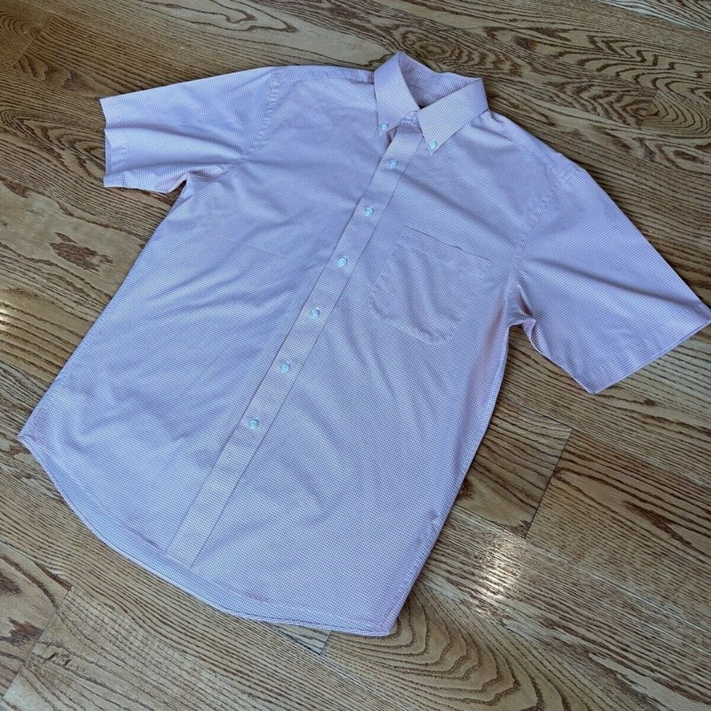 JoS A Banks Travelers Short Sleeve Button Down Shirt Size M Great condition